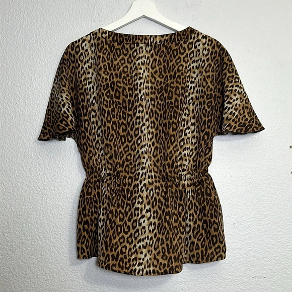 BCBG MaxAzria Women’s Size Small Cheetah Print Short Sleeve Top Cinched Waist - Picture 3 of 9